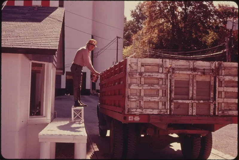 Beating the Bottleneck: How Regional Elevator Constraints Are Rewarding Farmers Who Harvest First